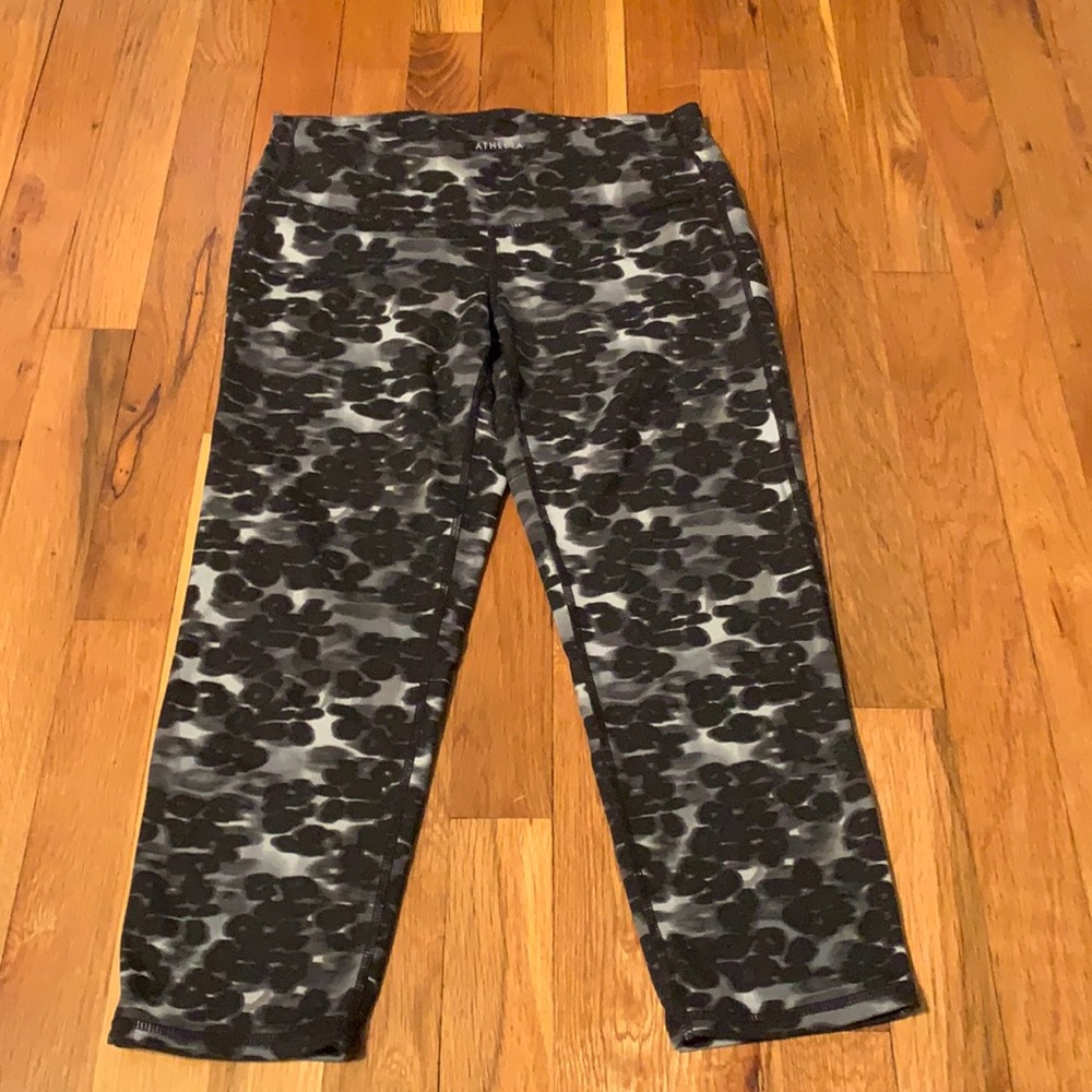 Athleta cheetah capris - Picture 1 of 4